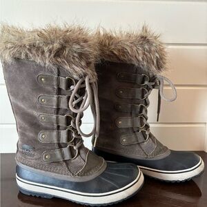 Sorel Joan of Arc Grey and Black Winter Lace up Boots with Faux Fur
